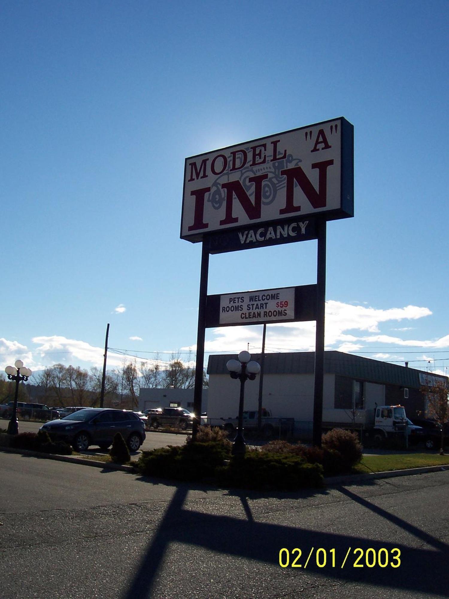 Model A Inn Cranbrook Exterior foto